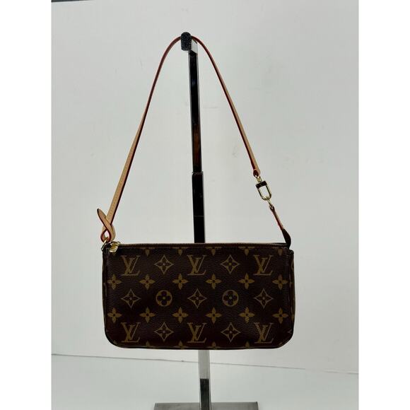LOUIS VUITTON Accessoires Monogram Pochette Pouch